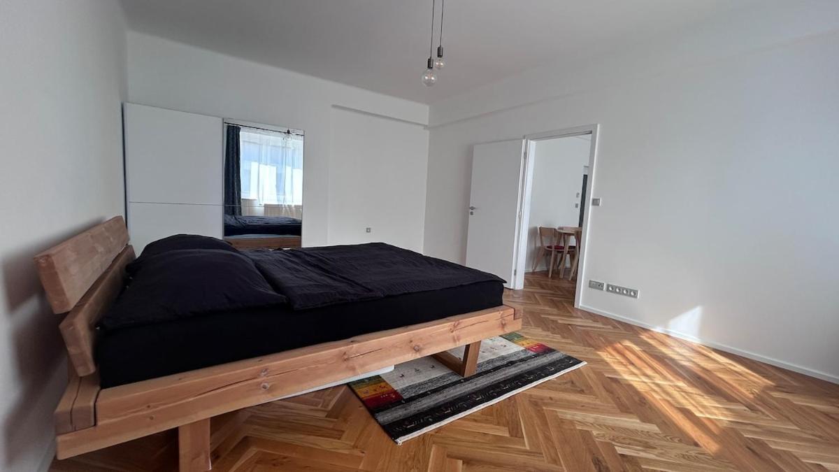 Modern And New Close To Downtown Apartment *