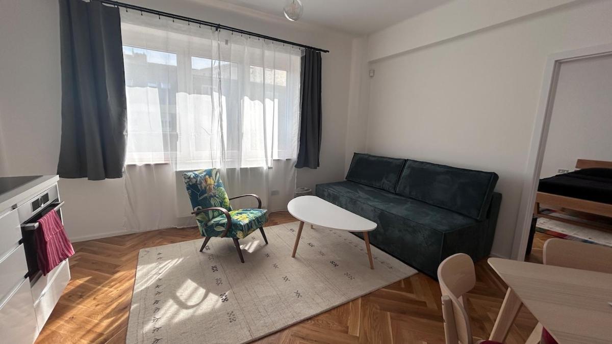 Modern And New Close To Downtown Apartment